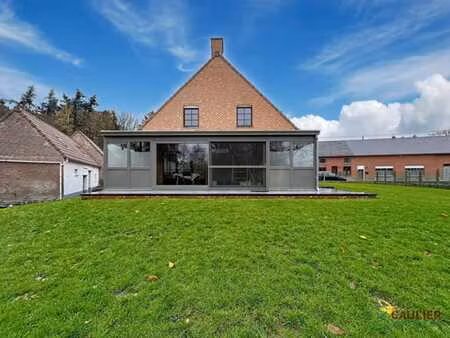 superbe villa plain pied  idéal pour les amoureux de calme e