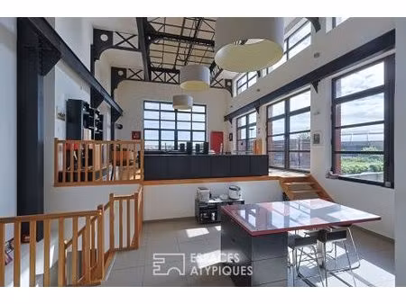 loft industriel aux lignes singulières