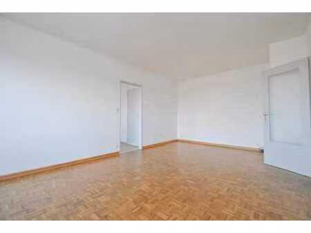 appartement avec belle terrasse à rénover