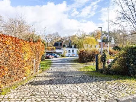 bien professionnel à louer à lasne-chapelle-saint-lambert € 750 (lhg8c) - immobilière hend