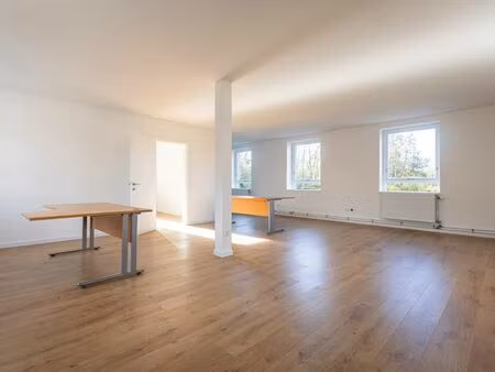 bien professionnel à louer à lasne-chapelle-saint-lambert € 1.200 (lhg8a) - immobilière he