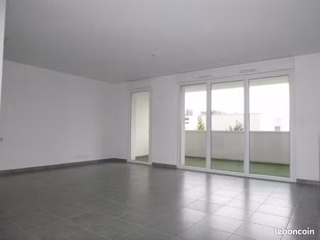 t3 de 64 m² avec 2 parkings et 2 terrasses proche blagnac