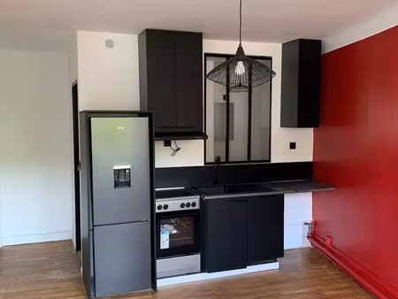 très joli studio - refait à neuf dans l'hyper centre de cour-cheverny