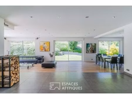 maison contemporaine sur les hauteurs avec vue cathédrale