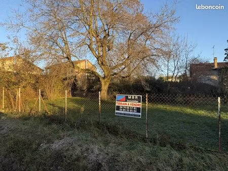 terrain 885 m² prissé