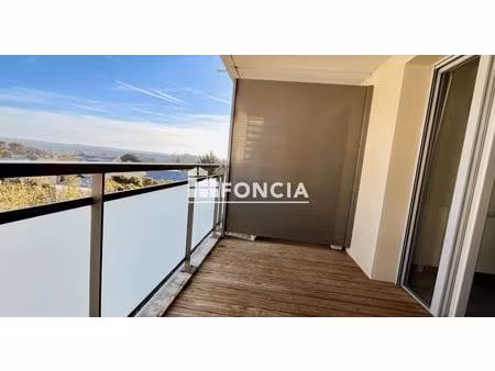 plein centre castanet au calme. tres beau t3 avec terrasse  2 parkings s-sol  asc. jolie r