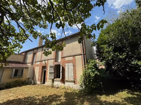 exclusivite : maison à vendre à bannes - 3 pièces avec grand terrain
