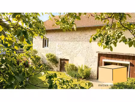 maison en pierre type corps de ferme rénové