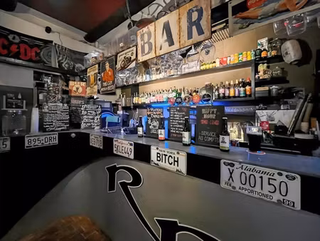 vente commerce 54 m² la garde (83130)