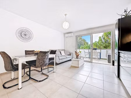 à vendre : appartement 3 pièces avec vue imprenable à plan de cuques !