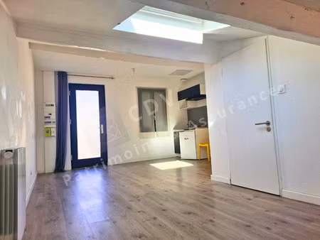 studio rénové – 21 43 m² carrez (32 57 m² au sol) + parking privatif – 98.000 €