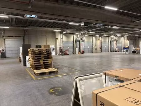 entrepôt à louer à mollem