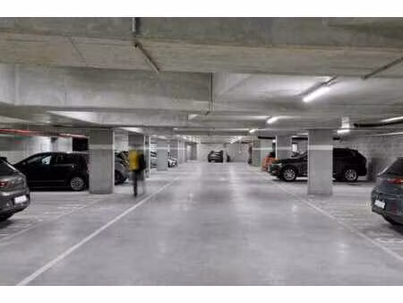 invest parkings !! 9 + 1 gratuit !!! rendement 4 4% !!