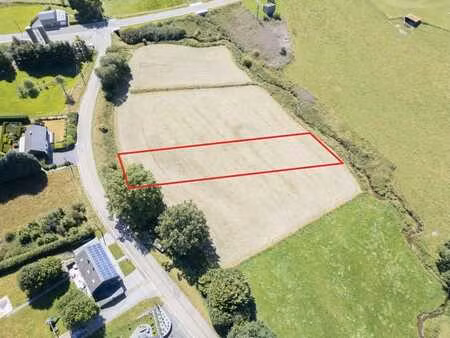 terrain de 21 ares entre sainte-ode et vaux-sur-sûre