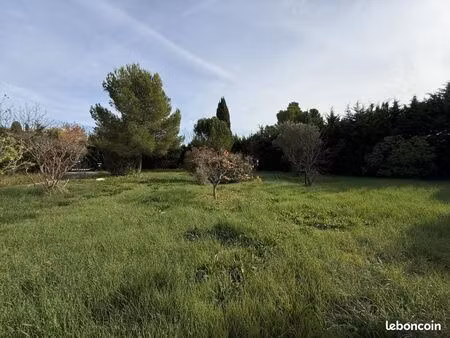 terrain 420 m² paradou