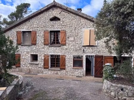 domaine familial de 10 pièces  avec piscine sur 6000 m2 de liberté à la roquebrussanne (83