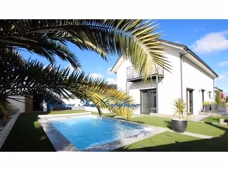 maison 5 pièces de 138 m² lourenties 64