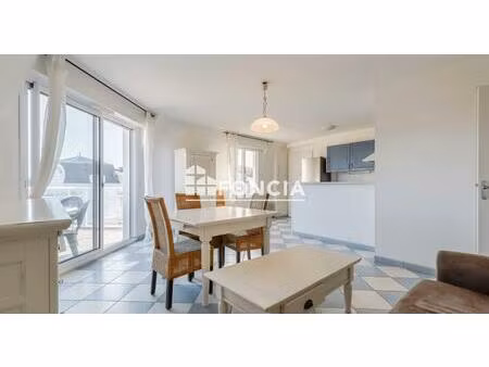 résidence avec piscine et tennis