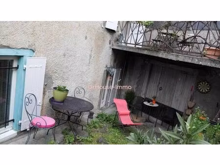 jolie maison de village – 147 m² – 3 chambres – 2 cours extérieures