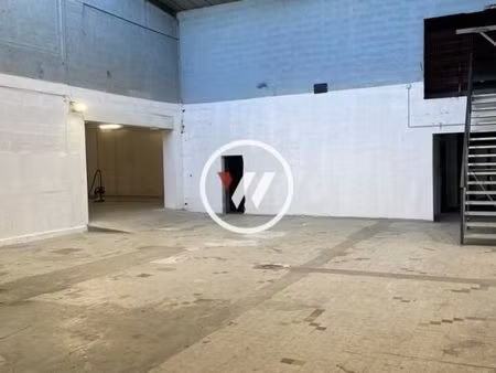 local bureaux 681 m²