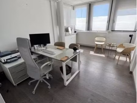 salle dans cabinet médical - 35m²