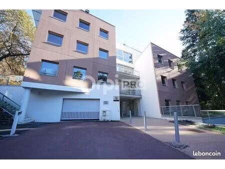 bureau 687 m²
