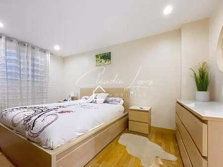 maison familiale -pas mitoyenne très beaux volumes