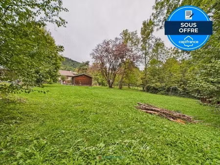 saint vital (73) terrain coup de cœur – 1 493 m² avec chalets et ruisseau