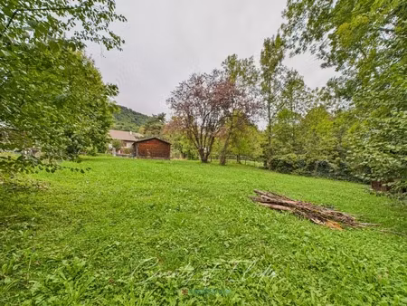 saint vital (73) terrain coup de cœur – plus de 1 400 m² avec chalets et ruisseau
