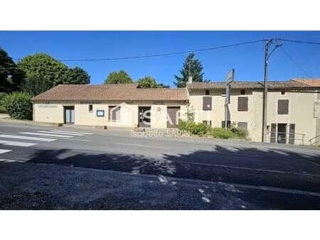 ensemble immobilier à usage de bar et d'hôtel restaurant à rénover