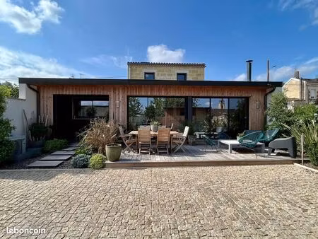 magnifique renovation au centre de castres-gironde