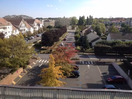 location meublée appartement 2 pièces 45 m² à maurepas (78310)  920 €