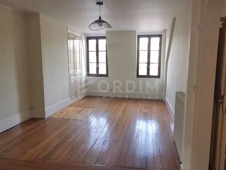 location appartement 3 pièces 80 m² à joigny (89300)  650 €