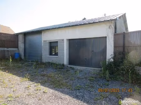 a louer à smermesnil local de 120 m² avec parking de 1000 m²