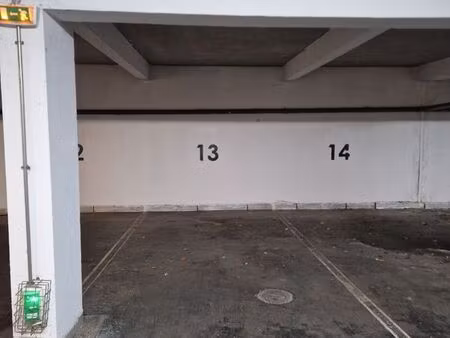 loue parking beaulieu 13m2