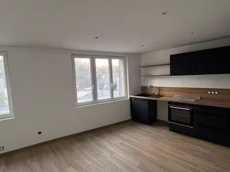 appartement t3 refait à neuf - centre-ville de châteaulin