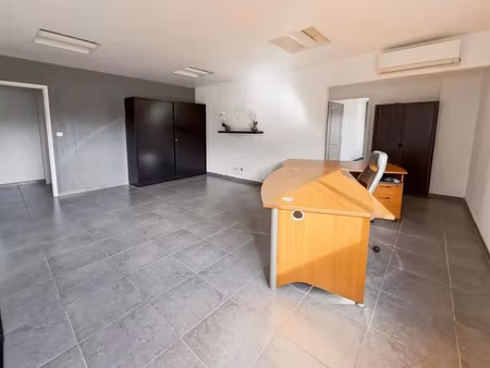 location locaux professionnels 49 m² à la seyne-sur-mer (83500)  890 €