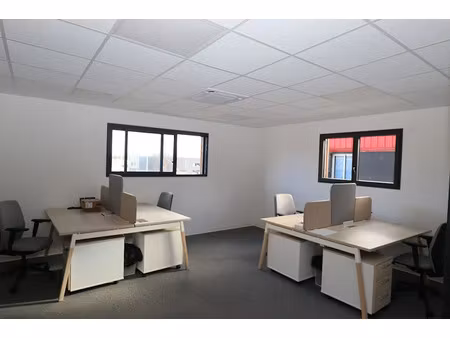 location locaux professionnels 3 pièces 130 m² à saint-genis-pouilly (01630)  2 250 €