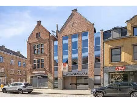 deux bâtiments adjacents à vendre dans le centre d'ypres