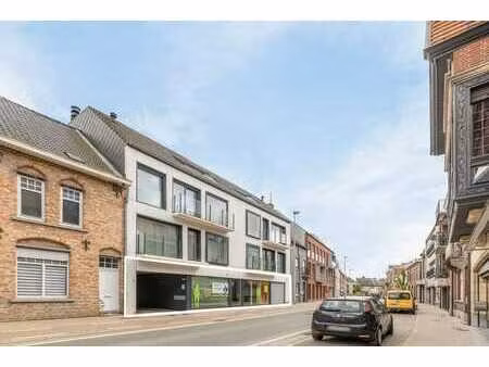 kantoor- of praktijkruimte met 3 staanplaatsen