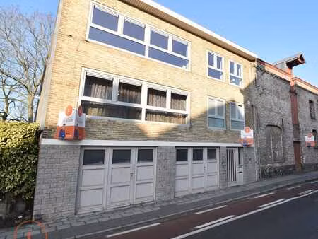 opbrengsteigendom met 2 appartementen en 2 garages