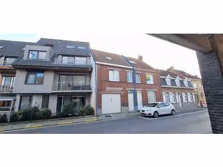 rijwoning nabij centrum met tuin