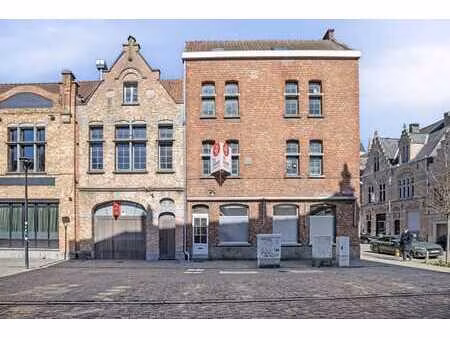 deux bâtiments adjacents à vendre dans le centre d'ypres