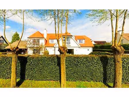 villa exclusive avec piscine à louer dans un quartier rés...