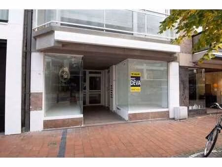 rez-de-chaussée commercial très bien situé  à quelques pas