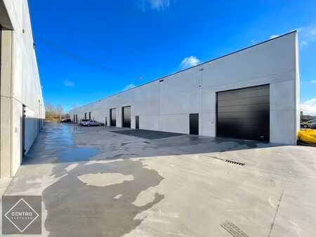 nb loods (221m2) voorzien van alle nutsen  vrije hoogte v...