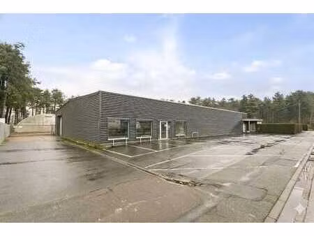 entrepôt spacieux de 700 m²