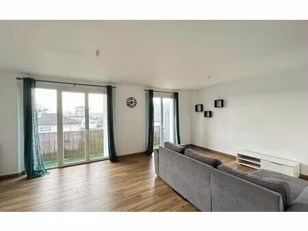 location appartement  m² t-3 à aire-sur-l'adour  650 €