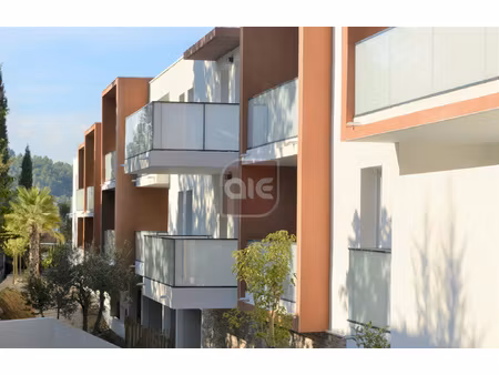 a.i.e. ! appartement t2 avec terrasse dans résidence récent