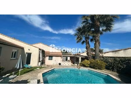 garons. jolie maison de plain pied avec piscine